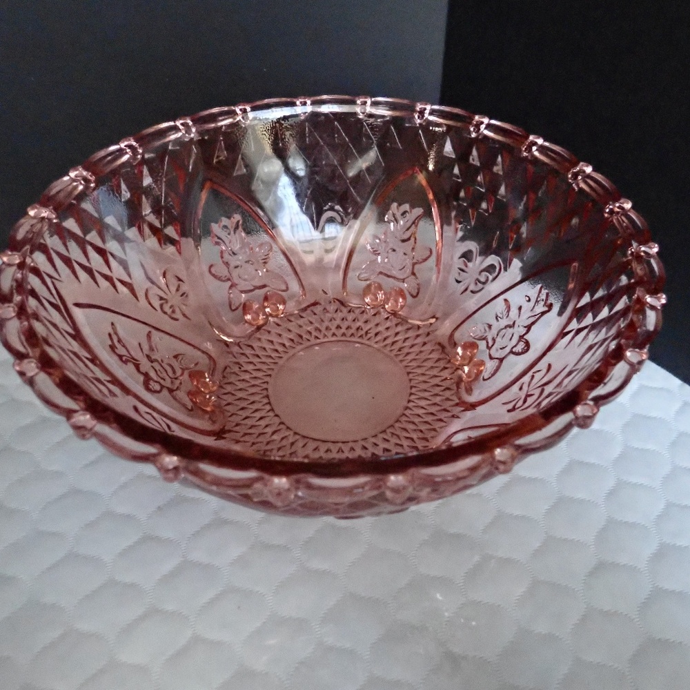 KIG Round Hearts/Roses, Cross Hatch, Pink Bowl